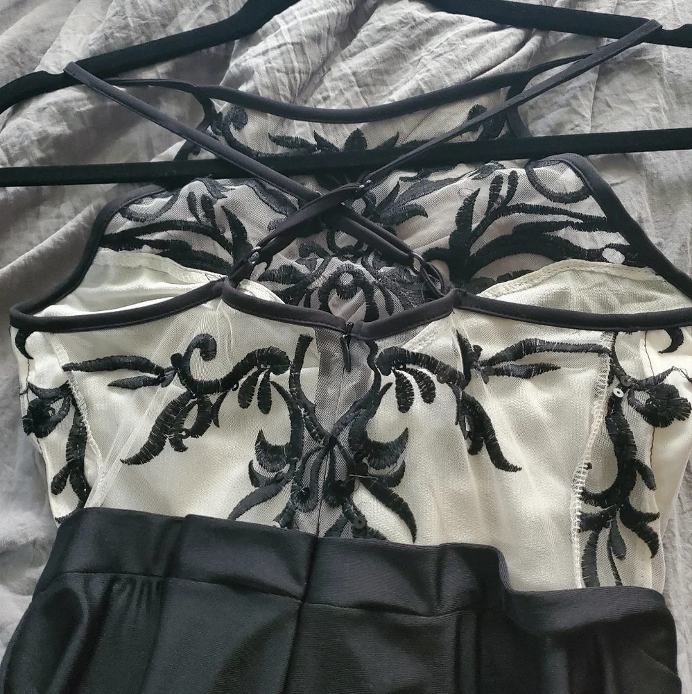 Dress - Picture 3 of 4